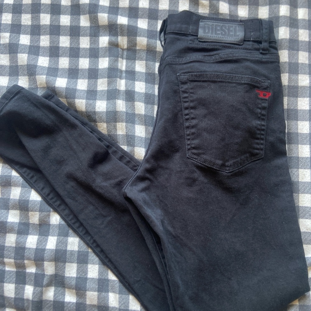 Black embroidered size 32x32 2000s diesel Jeans